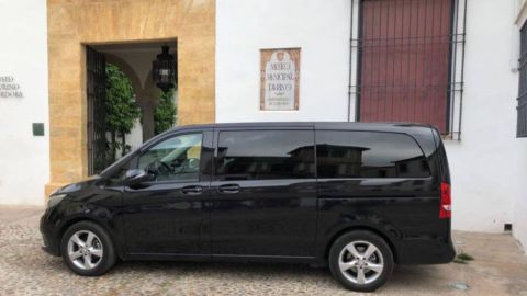 Traslados y servicios de transporte en coche o minivan con conductor privado en Cordoba