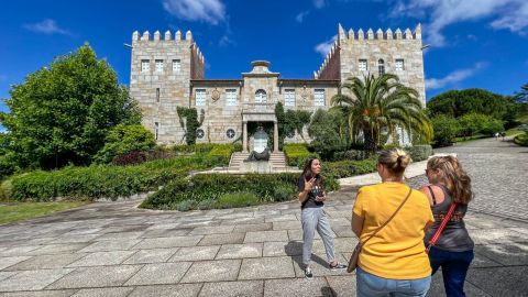 VIP Salnes Valley Wine Country of the Rias Baixas and the Historic Town of Combarro